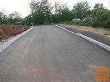 Komen na J delu naselja Zazidljiva 459 m2