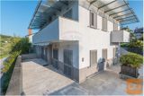 APARTMAJSKA HIŠA Z BAZENOM NA SEČI