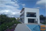 Apartma Z Bazenom In Vrtom, Le 350m Od Plaže
