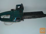 Električna verižna žaga Black&Decker.