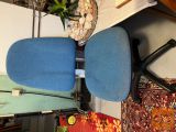 Prodam stol pisarniški, kraljevsko modra barva (blago), 20 €