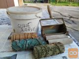 Beljenje po starem: valček, posoda za barvo, barve